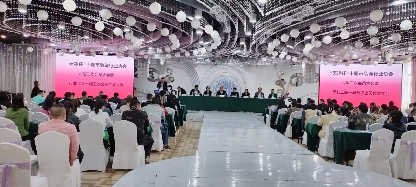向心而聚 向光而行
